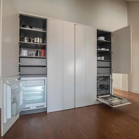 8 Building 403 T2 - River & Garden View Lisbona