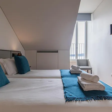 8 Building 403 T2 - River & Garden View Apartment Lisbon