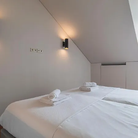 8 Building 403 T2 - River & Garden View Lisbon