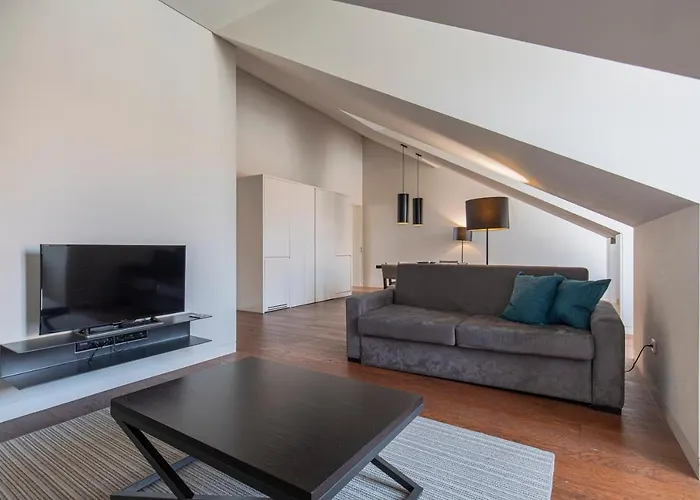 8 Building 403 T2 - River & Garden View Apartman *